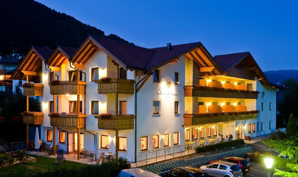 Hotel Falken Pfalzen Buitenkant foto